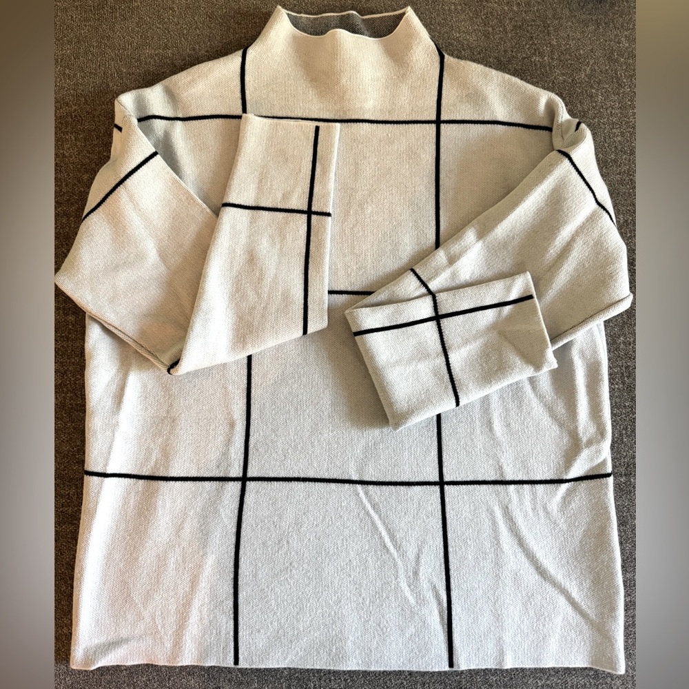 Tahari White and Black Mock Neck Sweater